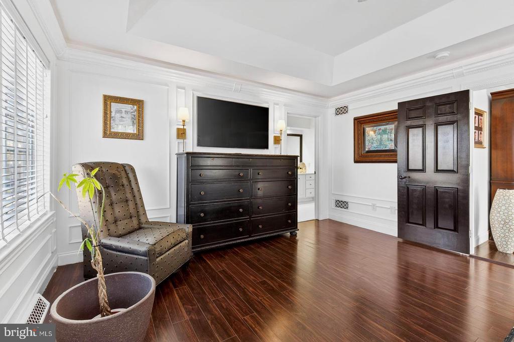 1098 STILLWOOD CIRCLE