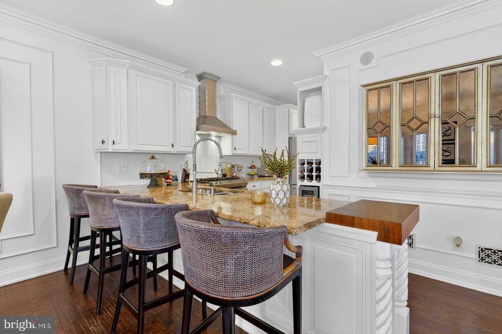 1098 STILLWOOD CIRCLE