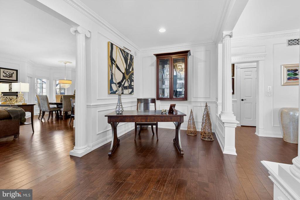 1098 STILLWOOD CIRCLE