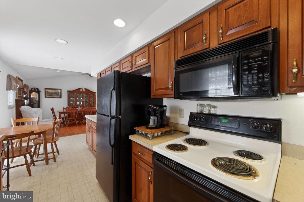 581 ROSEHILL DRIVE