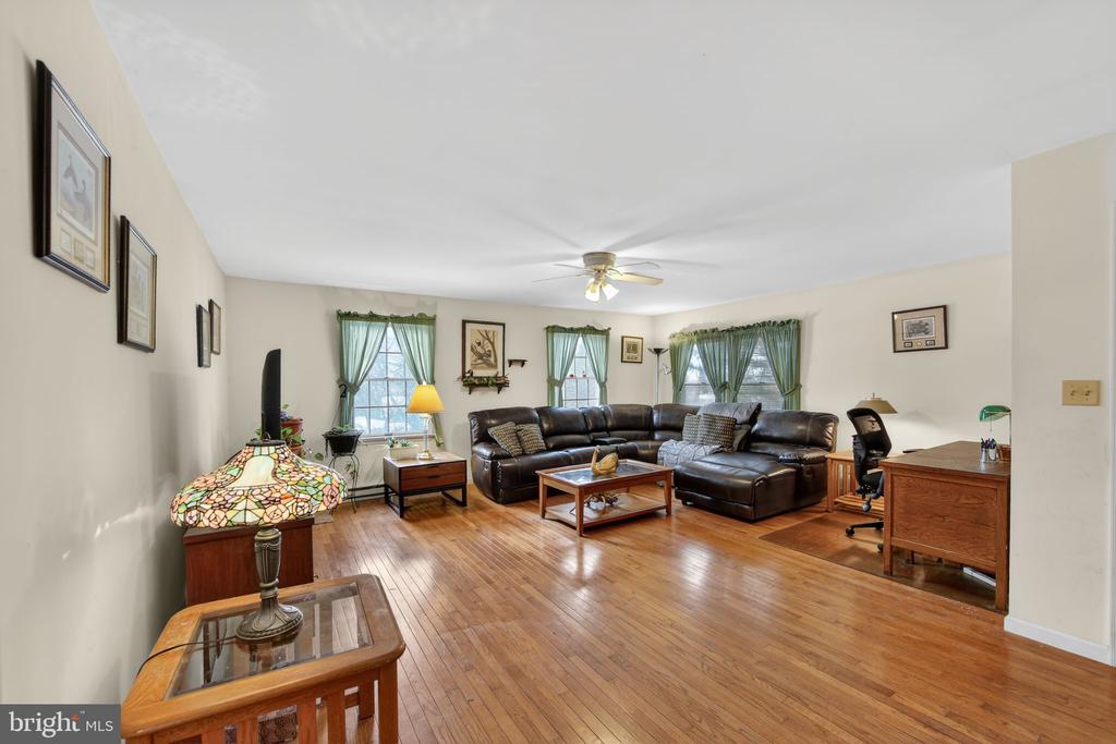 581 ROSEHILL DRIVE