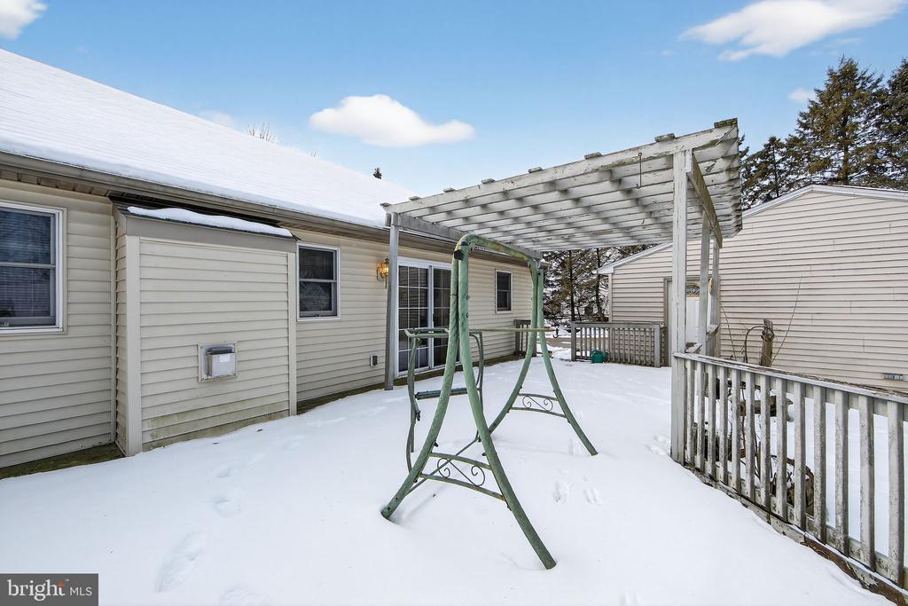 581 ROSEHILL DRIVE