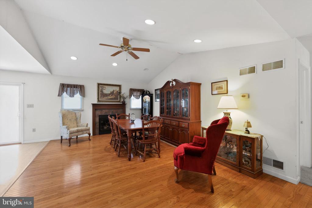 581 ROSEHILL DRIVE