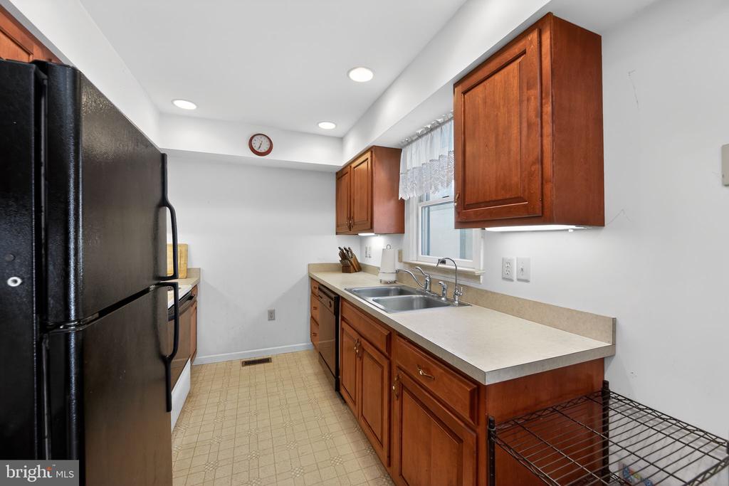 581 ROSEHILL DRIVE