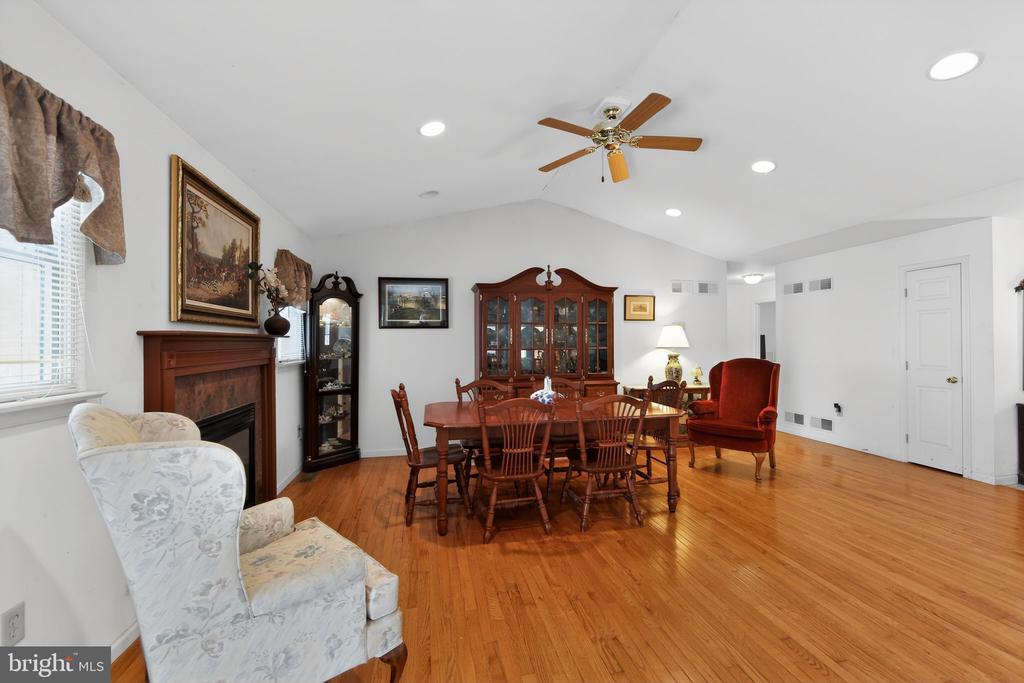 581 ROSEHILL DRIVE