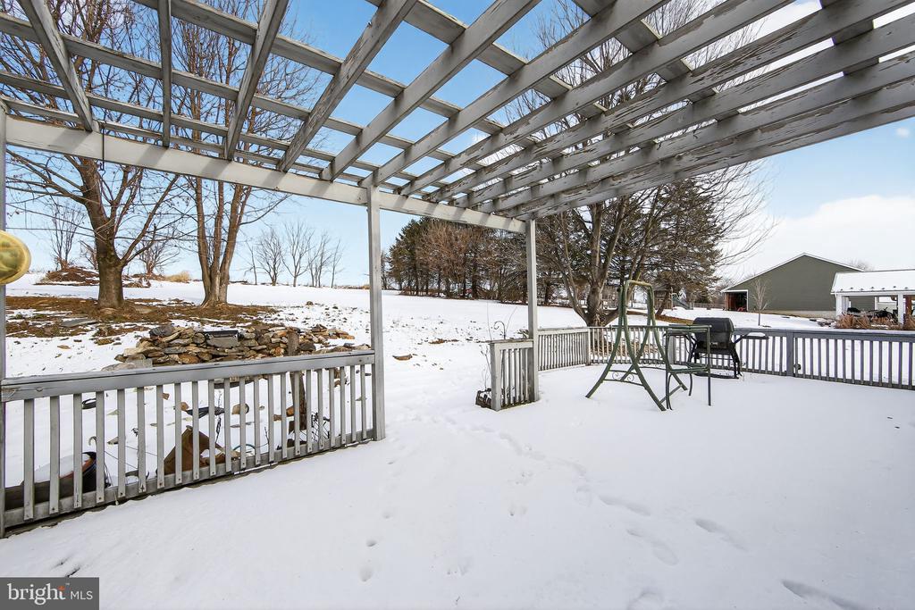 581 ROSEHILL DRIVE