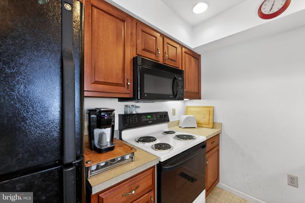 581 ROSEHILL DRIVE