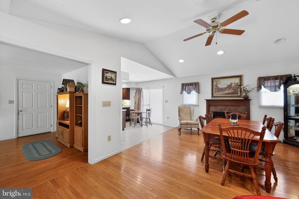 581 ROSEHILL DRIVE