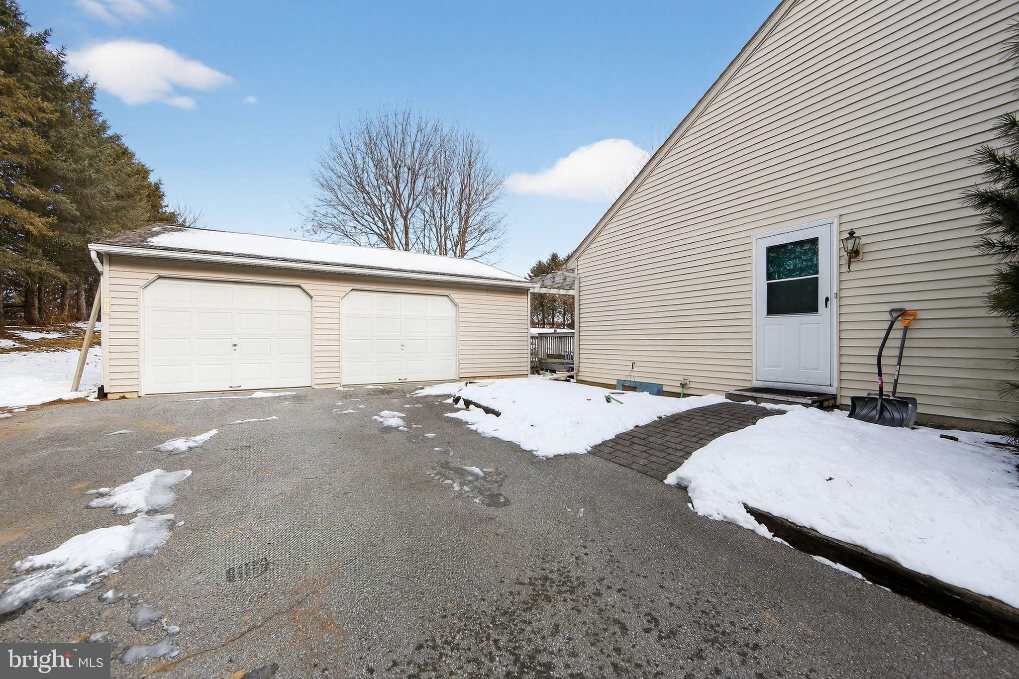 581 ROSEHILL DRIVE