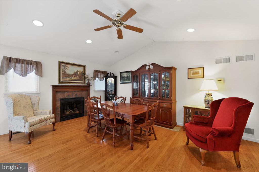 581 ROSEHILL DRIVE