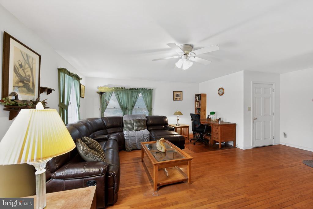 581 ROSEHILL DRIVE