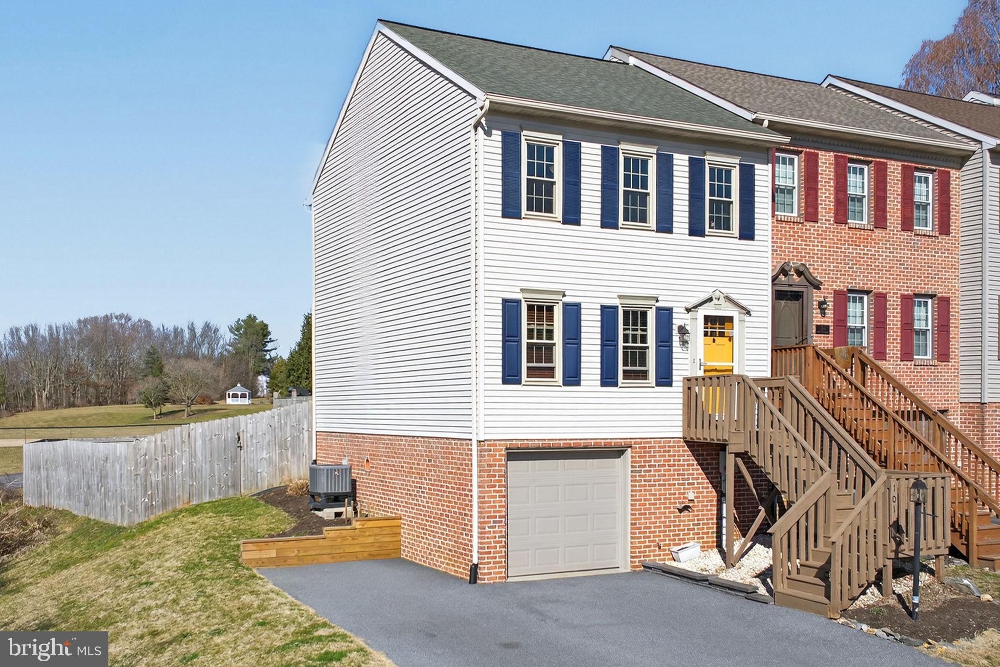 101 TOWNHOUSE LANE