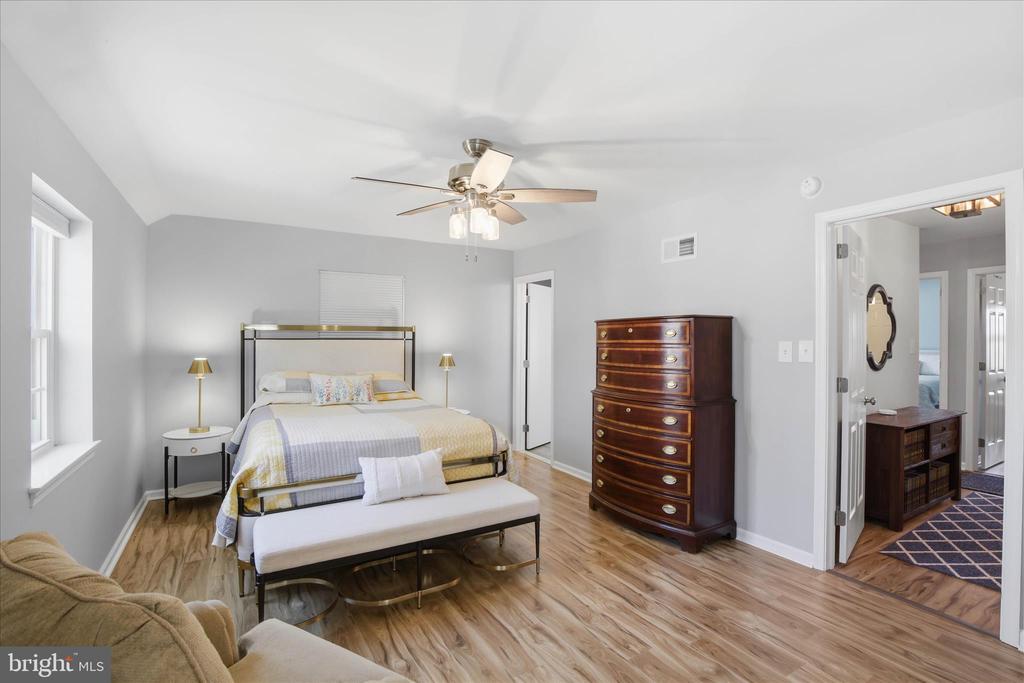 130 OAK KNOLL CIRCLE