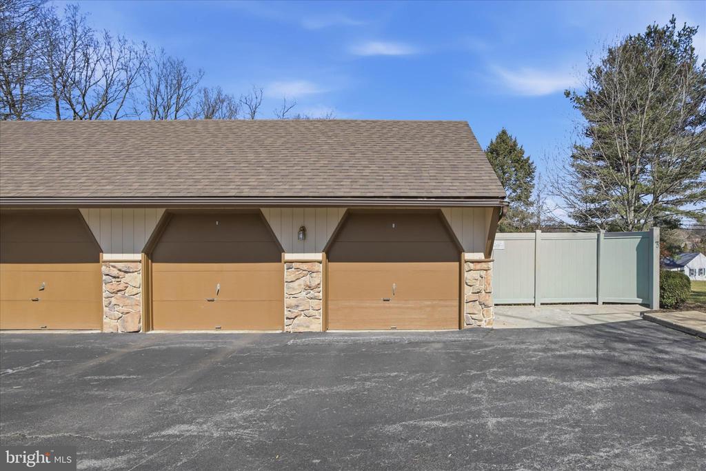 130 OAK KNOLL CIRCLE