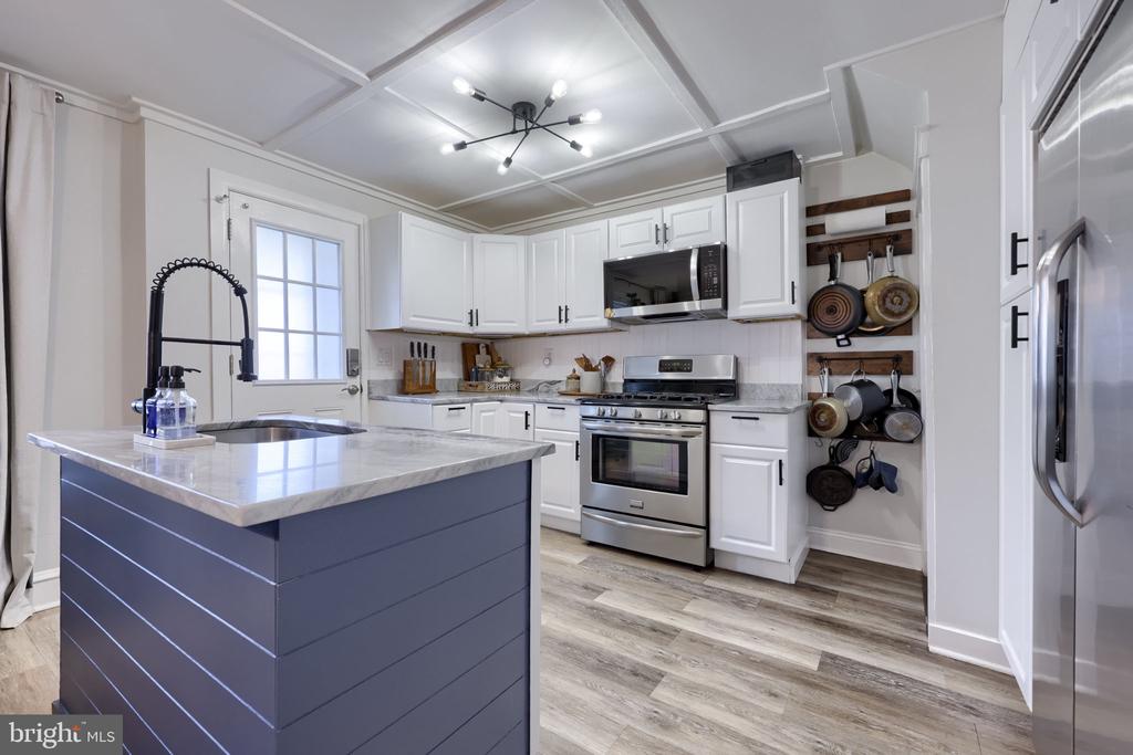 827 3RD STREET