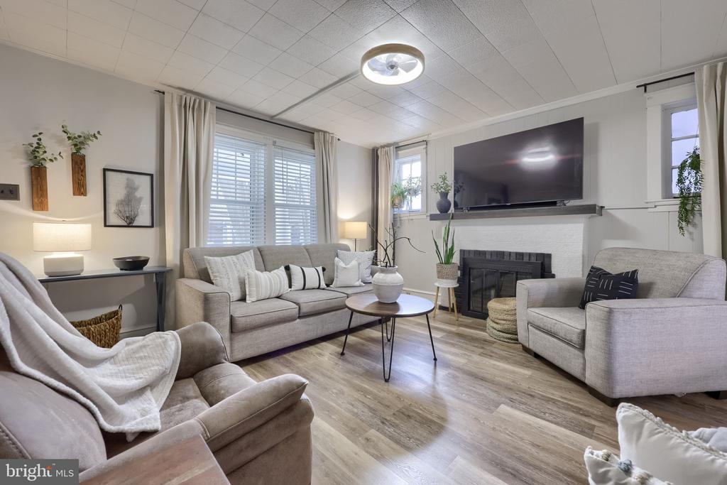827 3RD STREET
