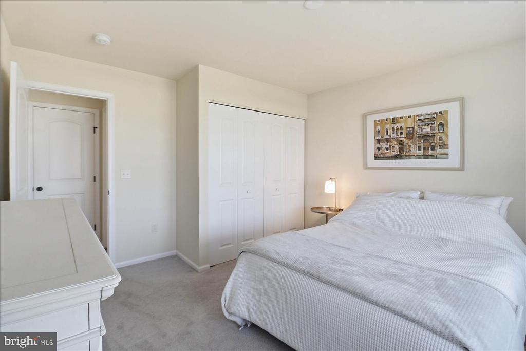 122 CREEKSIDE DRIVE