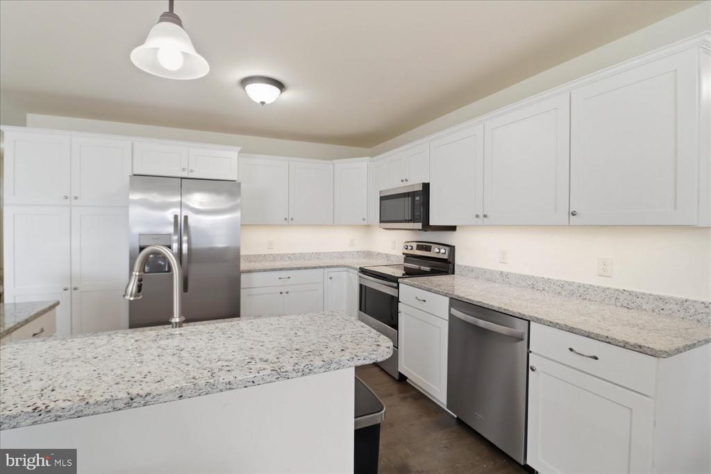 122 CREEKSIDE DRIVE