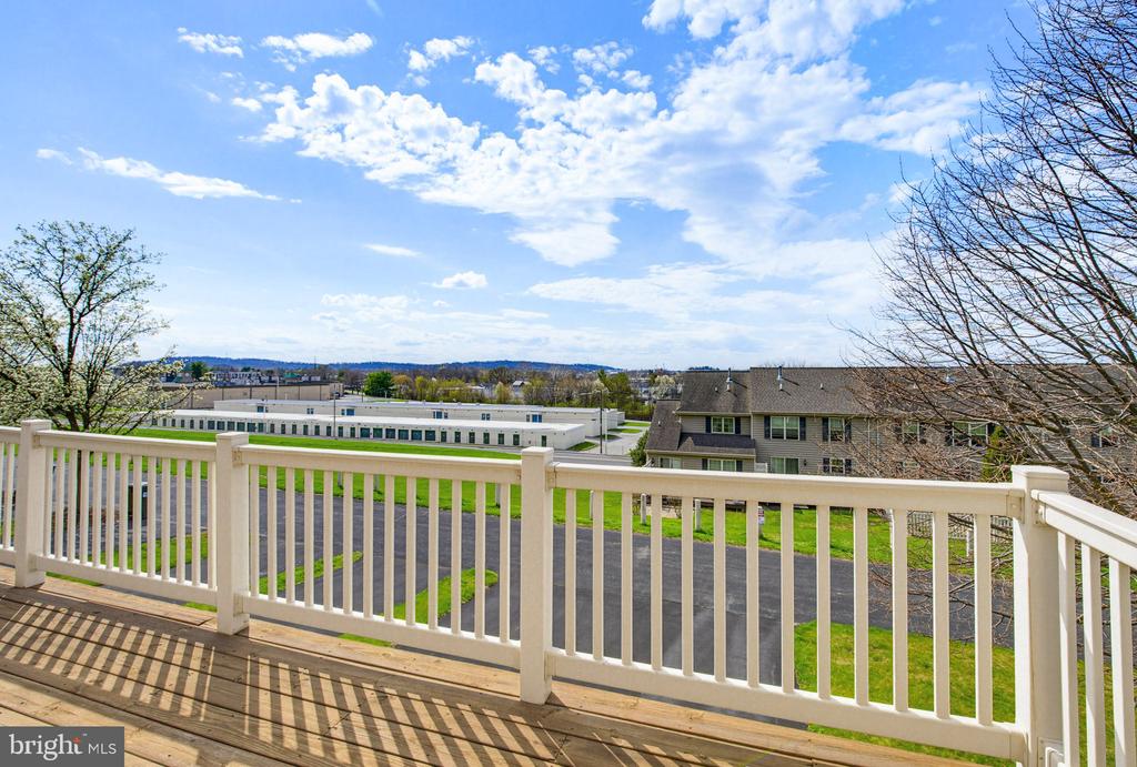674 ROYAL VIEW DRIVE