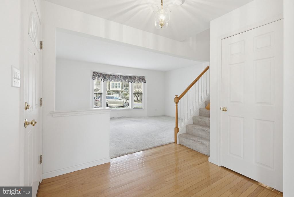 674 ROYAL VIEW DRIVE
