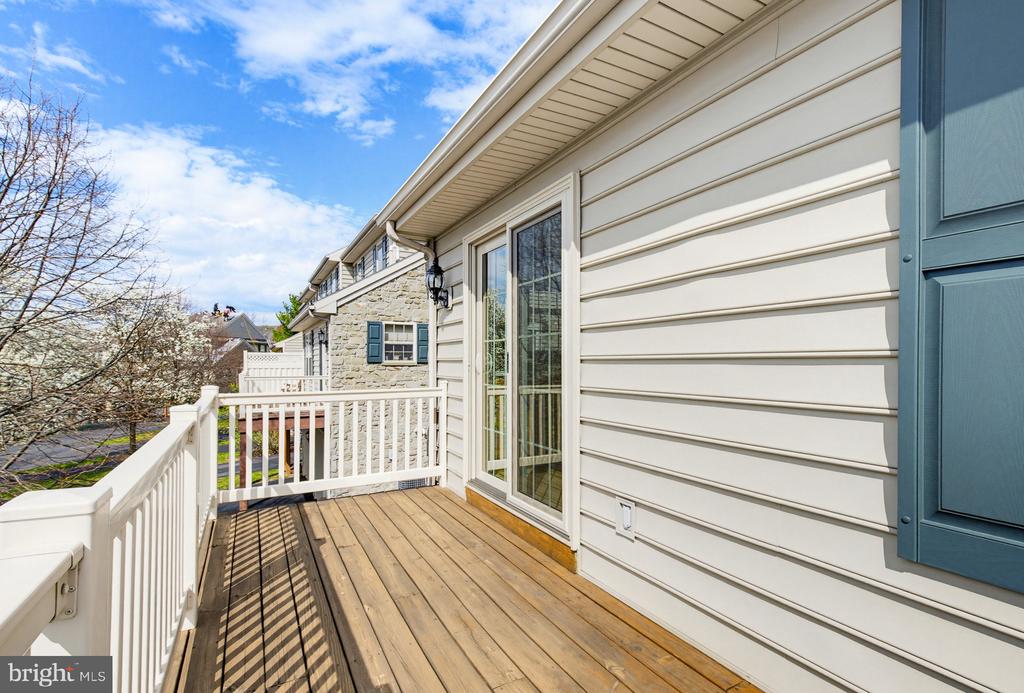 674 ROYAL VIEW DRIVE