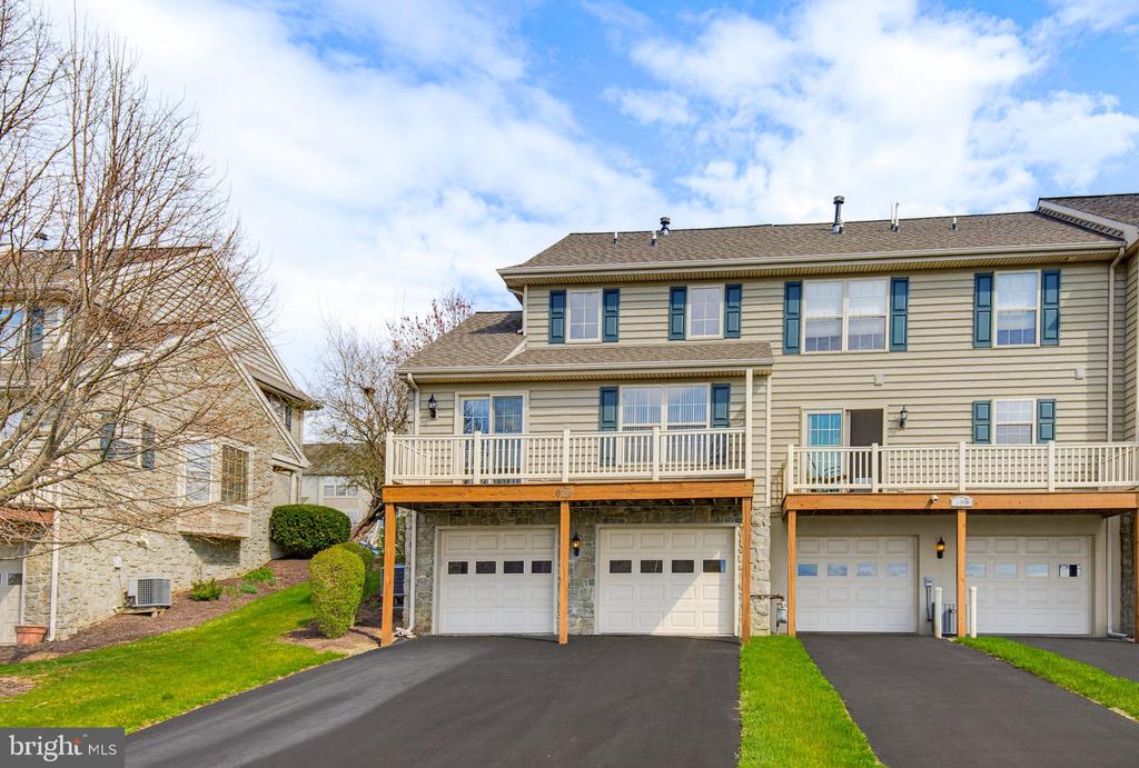 674 ROYAL VIEW DRIVE