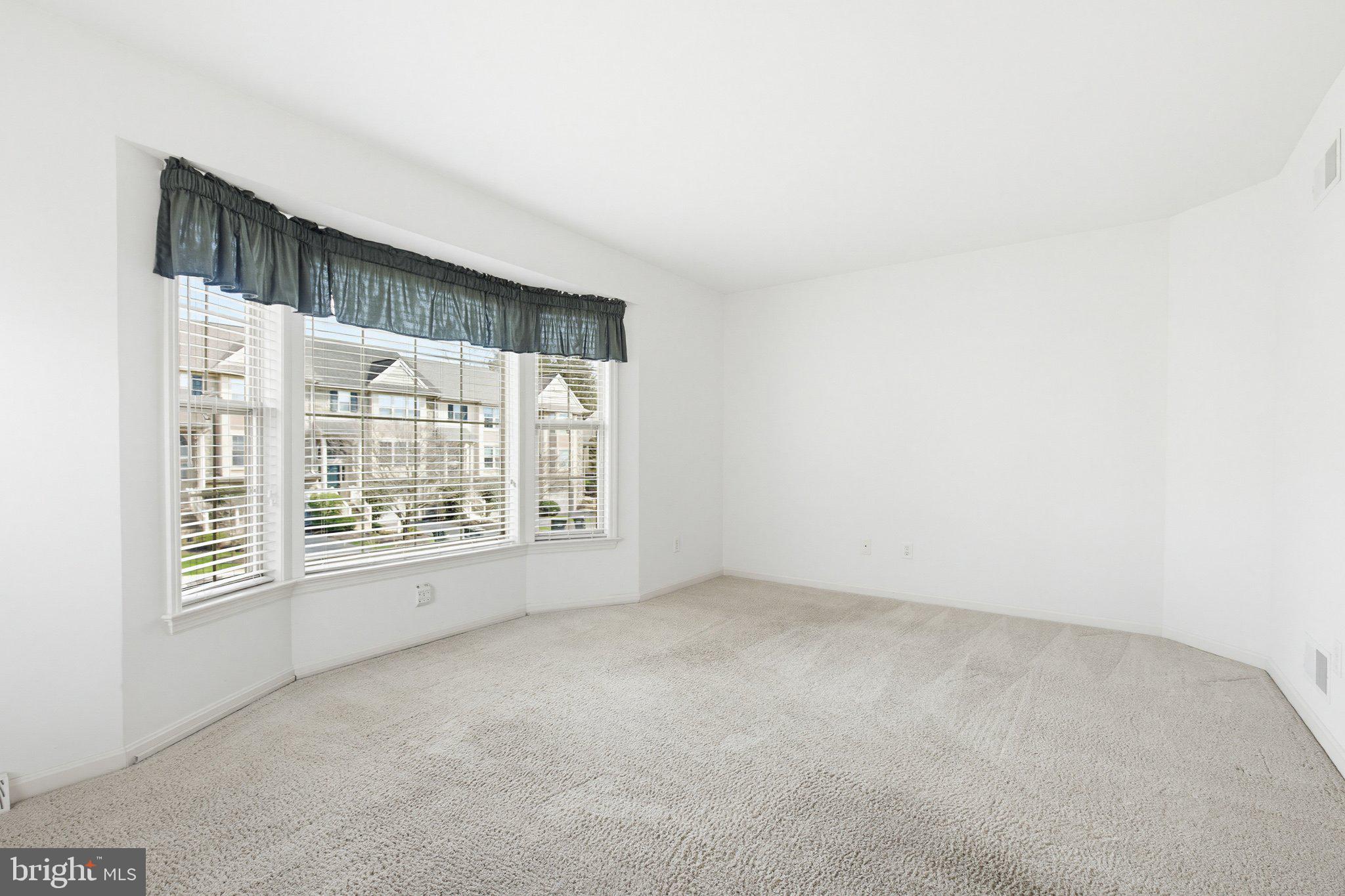 674 ROYAL VIEW DRIVE