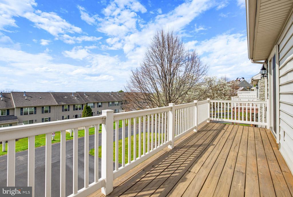 674 ROYAL VIEW DRIVE
