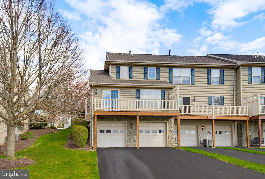 674 ROYAL VIEW DRIVE