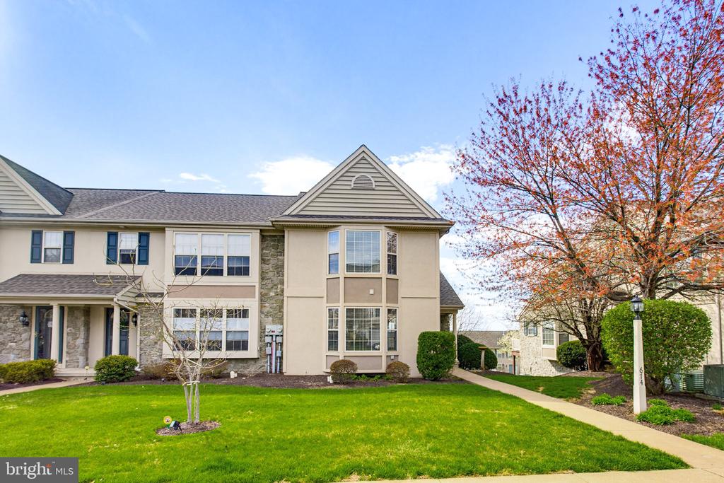 674 ROYAL VIEW DRIVE