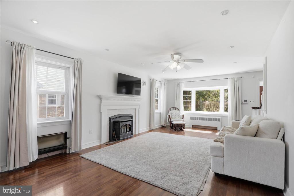 115 E ROSEVILLE ROAD