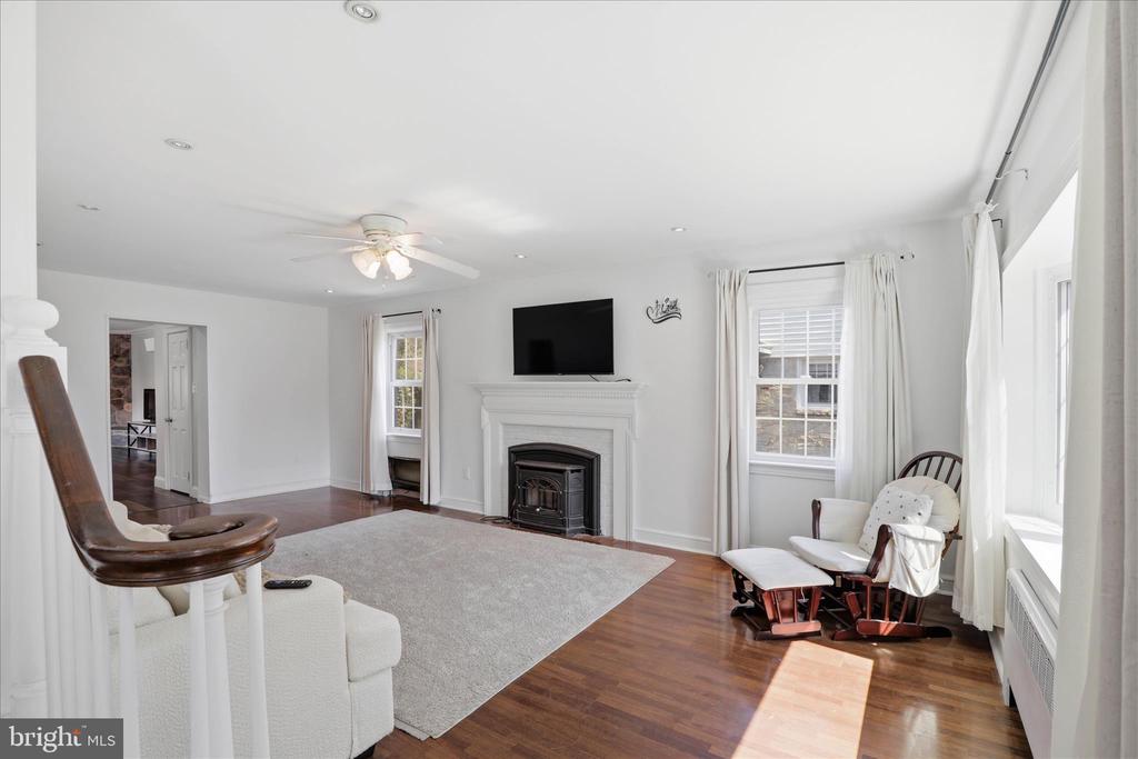 115 E ROSEVILLE ROAD