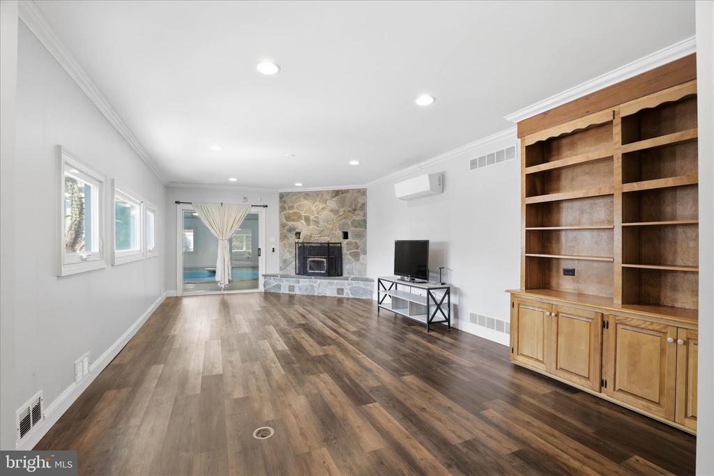 115 E ROSEVILLE ROAD