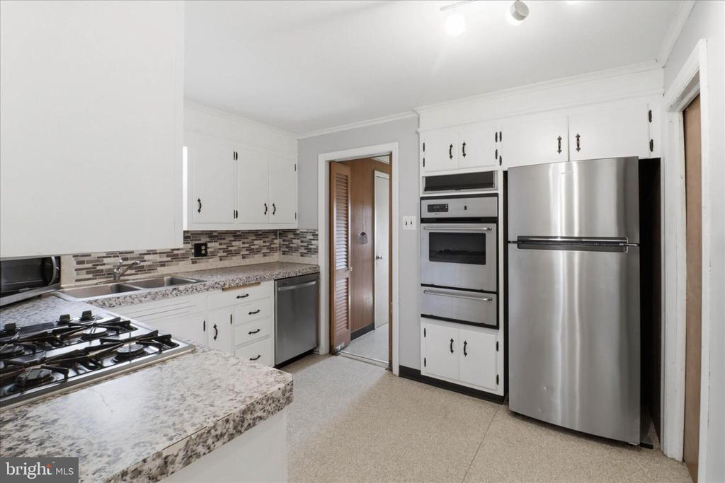523 PLEASURE ROAD