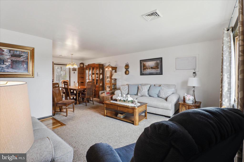 325 N COLEBROOK ROAD