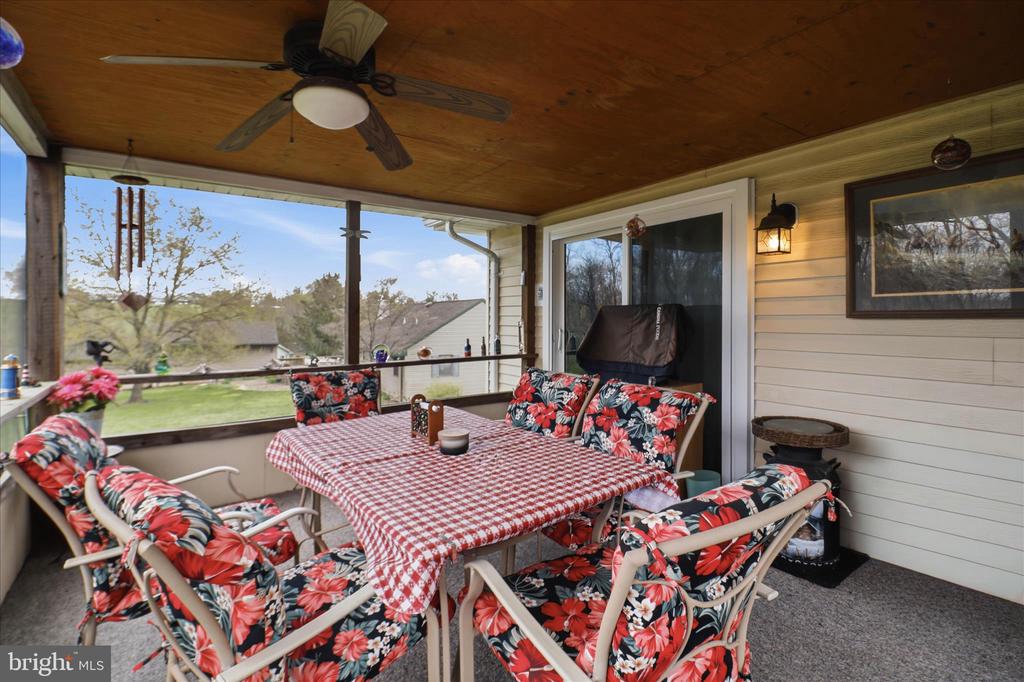 325 N COLEBROOK ROAD