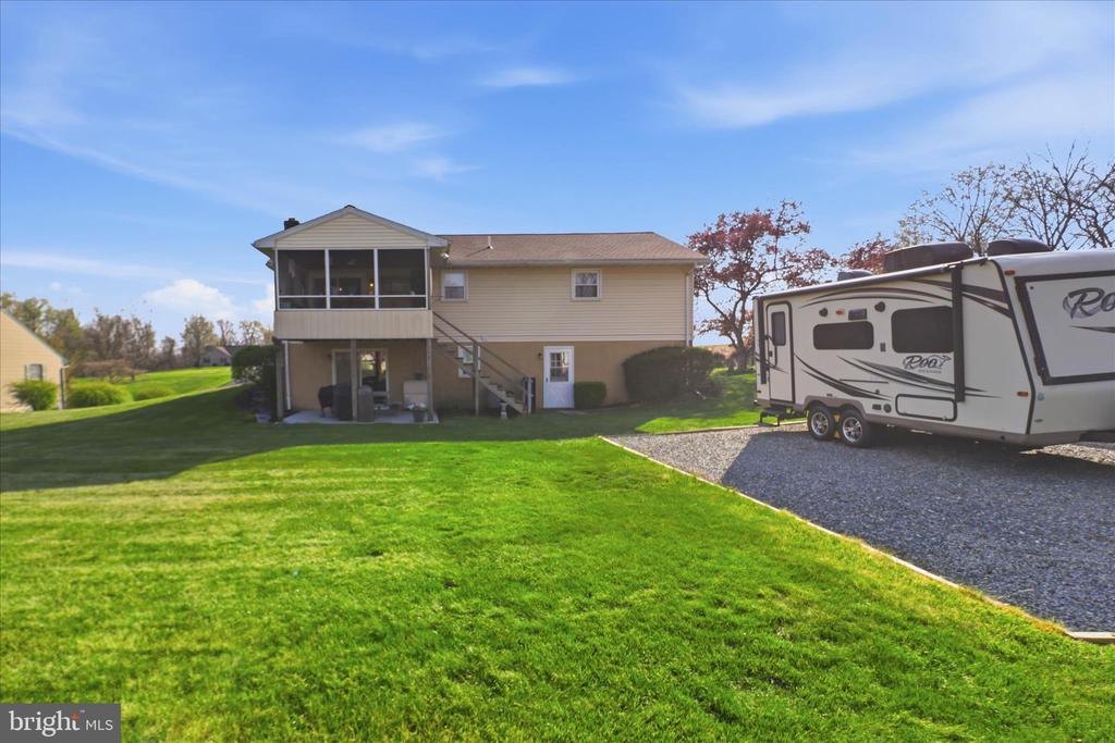 325 N COLEBROOK ROAD