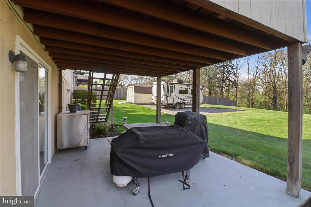 325 N COLEBROOK ROAD