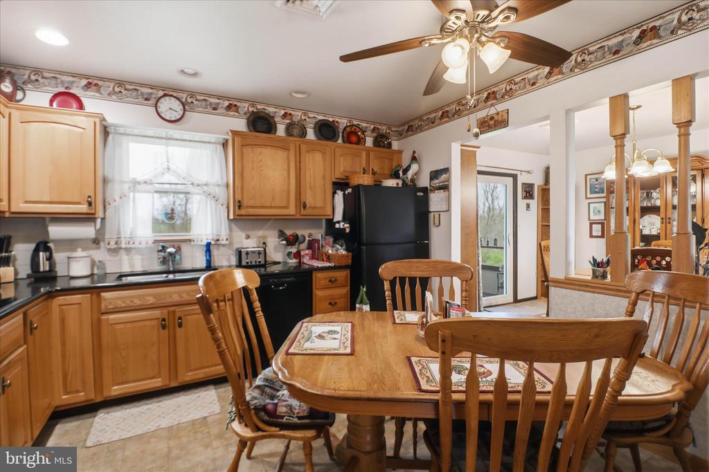 325 N COLEBROOK ROAD