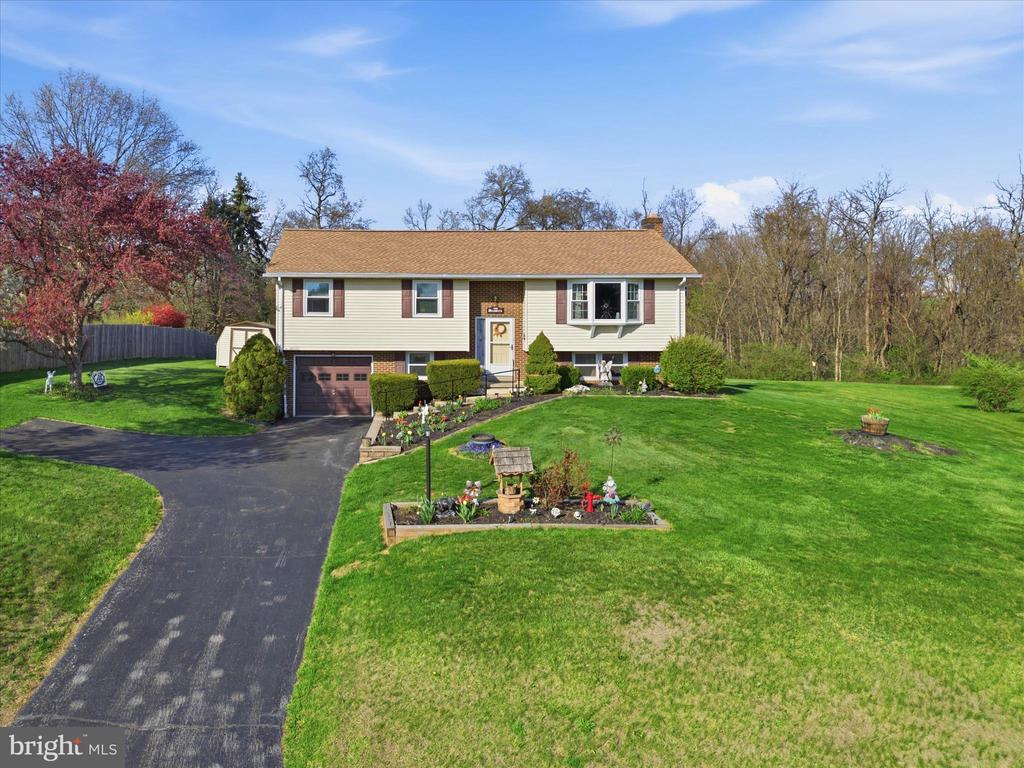 325 N COLEBROOK ROAD