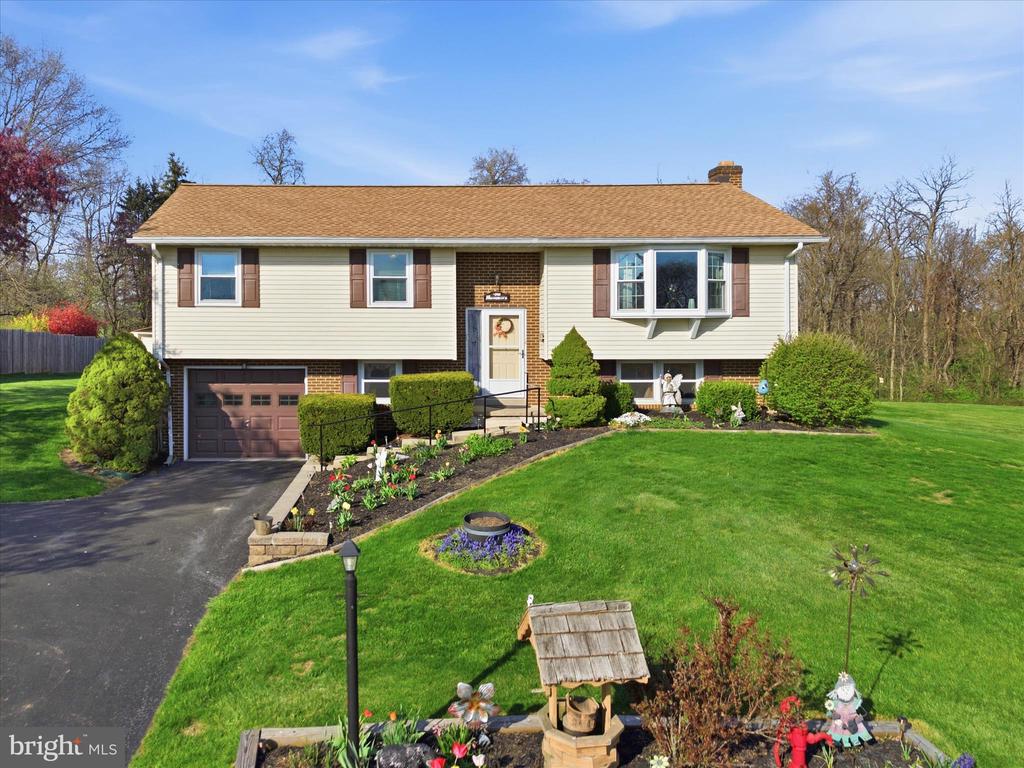 325 N COLEBROOK ROAD