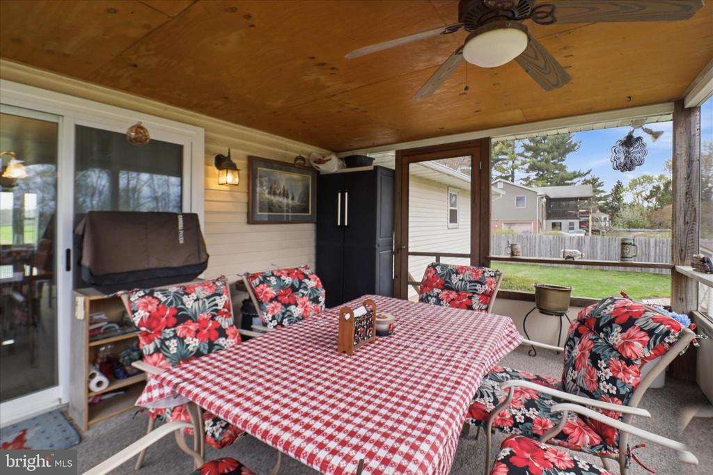 325 N COLEBROOK ROAD