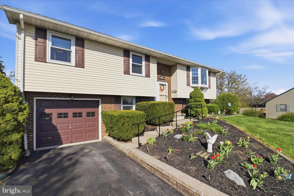 325 N COLEBROOK ROAD