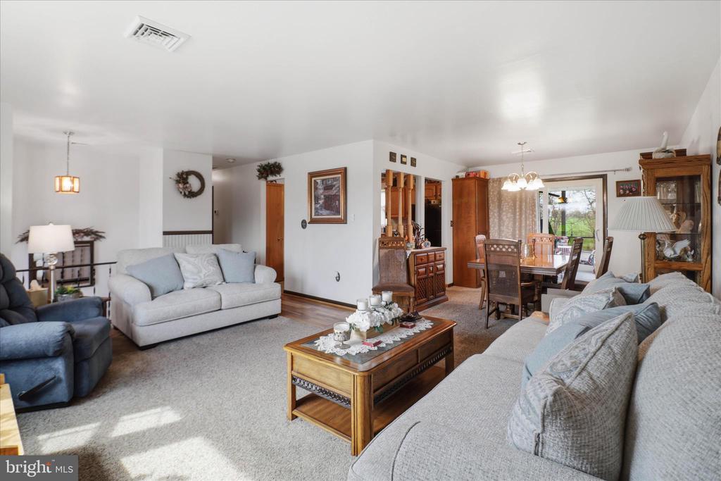 325 N COLEBROOK ROAD