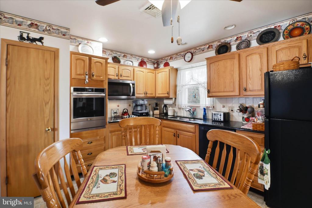 325 N COLEBROOK ROAD