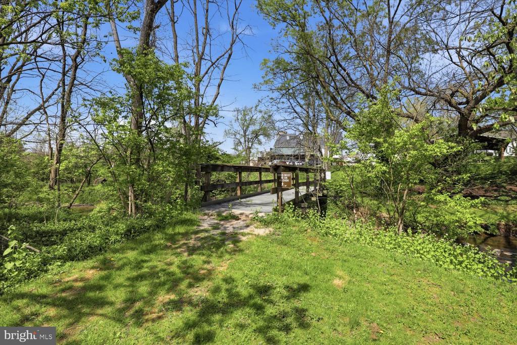 413 GLENBROOK COURT