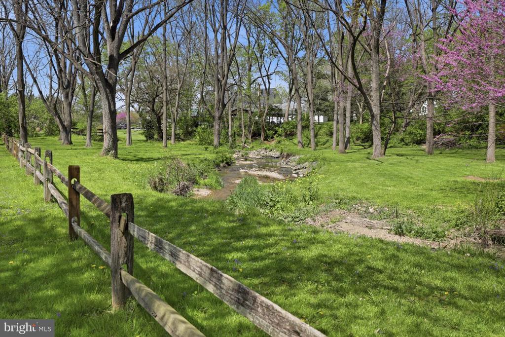 413 GLENBROOK COURT