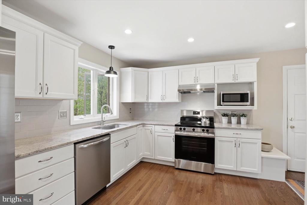 413 GLENBROOK COURT