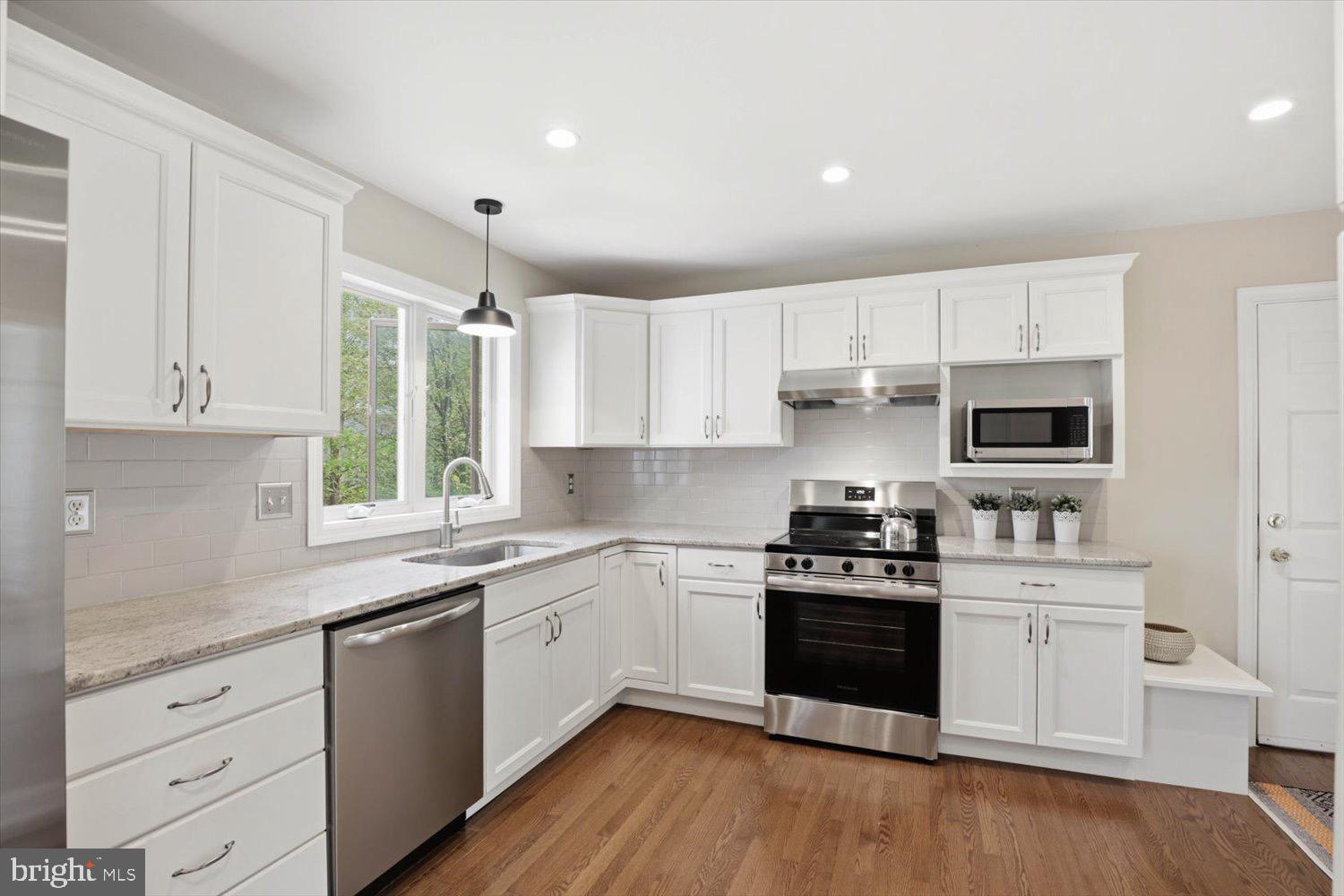 413 GLENBROOK COURT