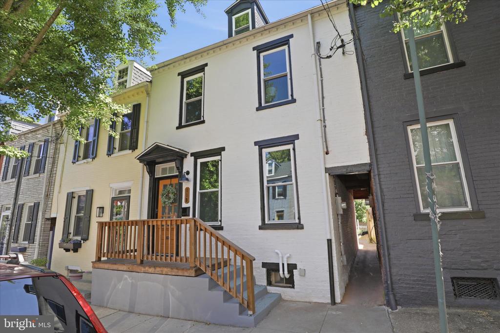 119 N PLUM STREET
